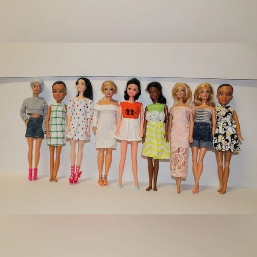 Lot of 9 Dolls